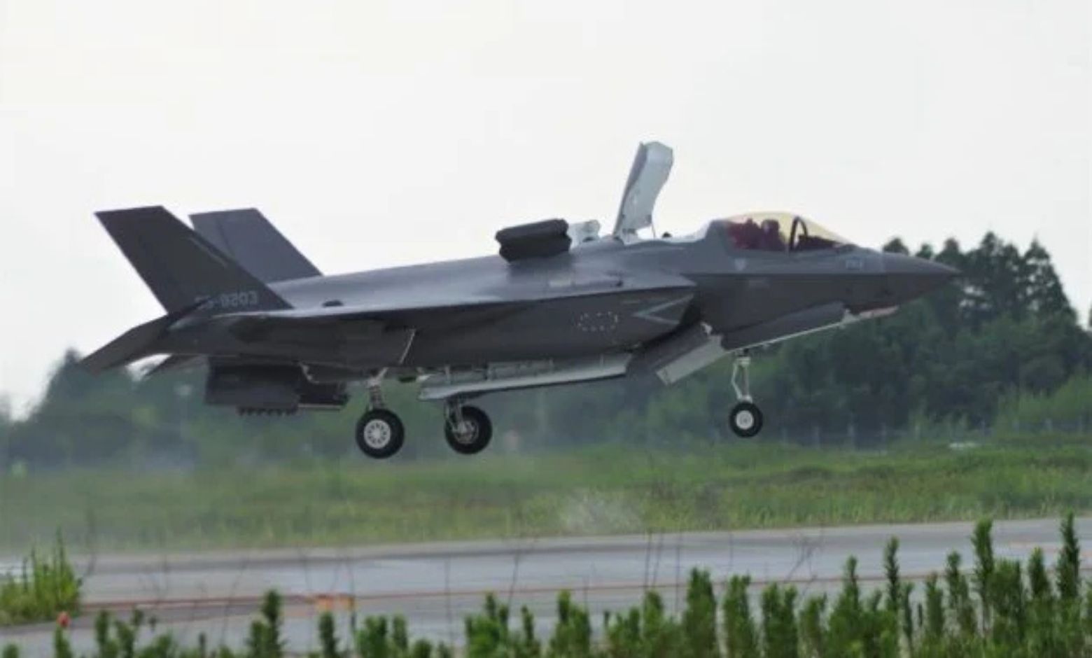 Japonya gecikmelere rağmen ilk F-35B jetlerini teslim aldı