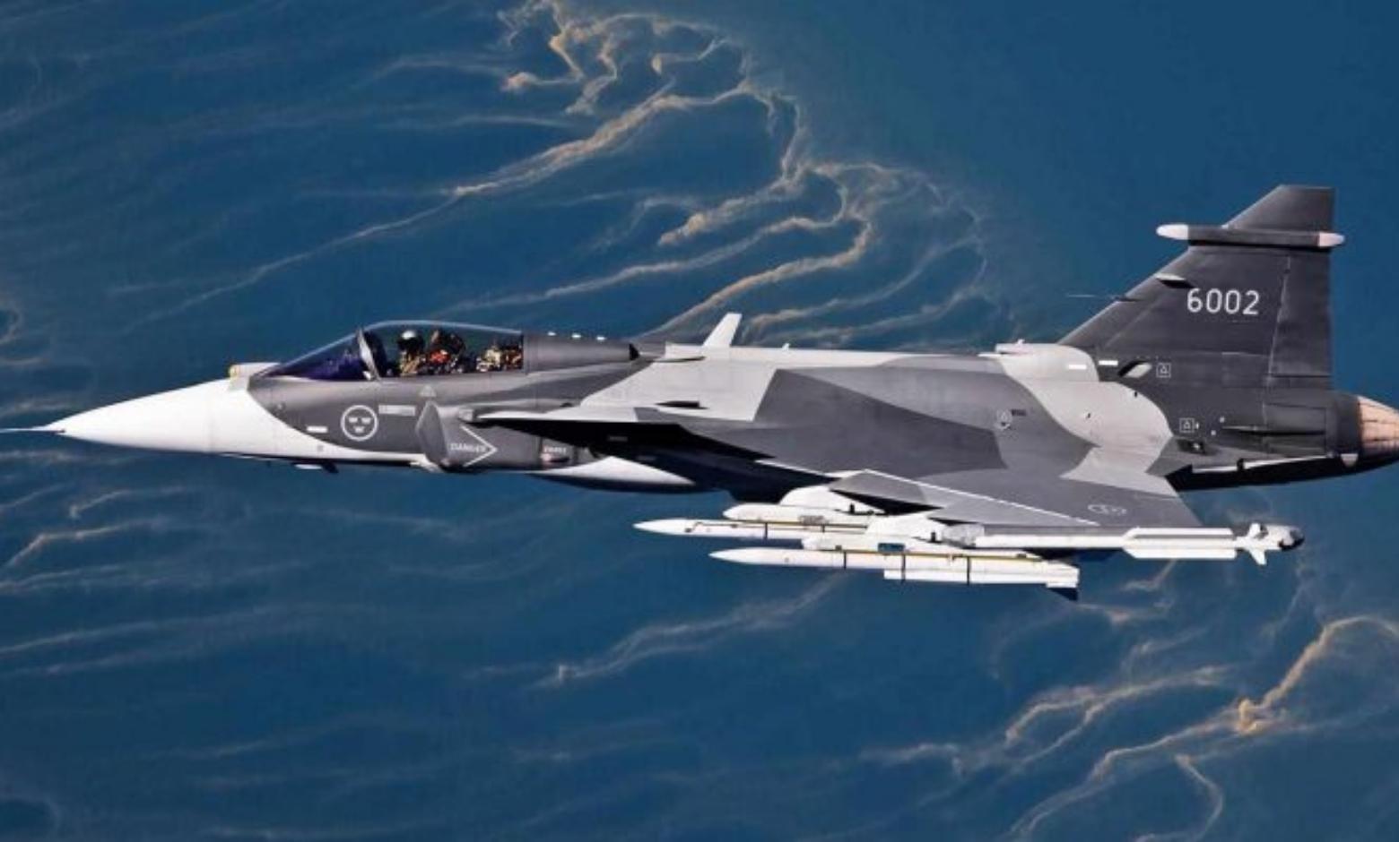 İsveç ilk Gripen E savaş uçağını teslim aldı