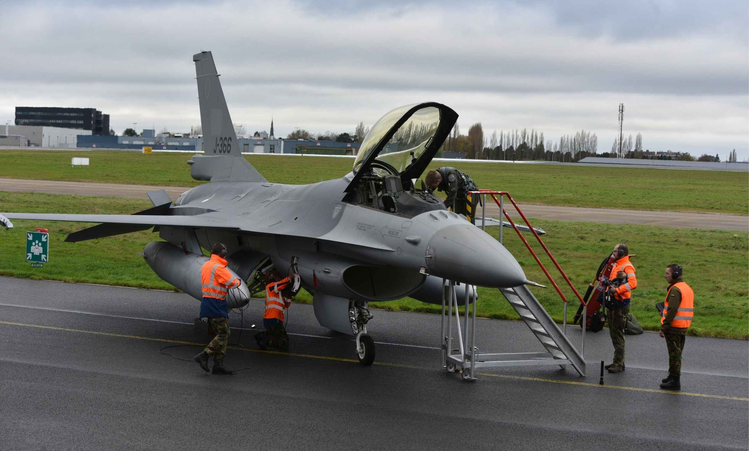 Hollanda 18 adet F-16’yı Romanya’ya devretti