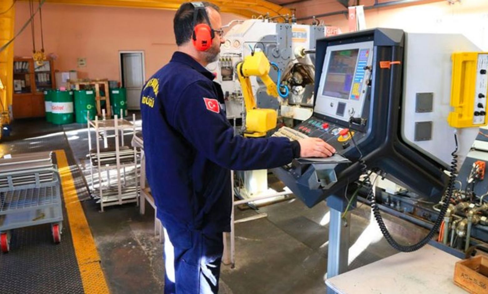 Savunma personeline yeşil pasaport yolda