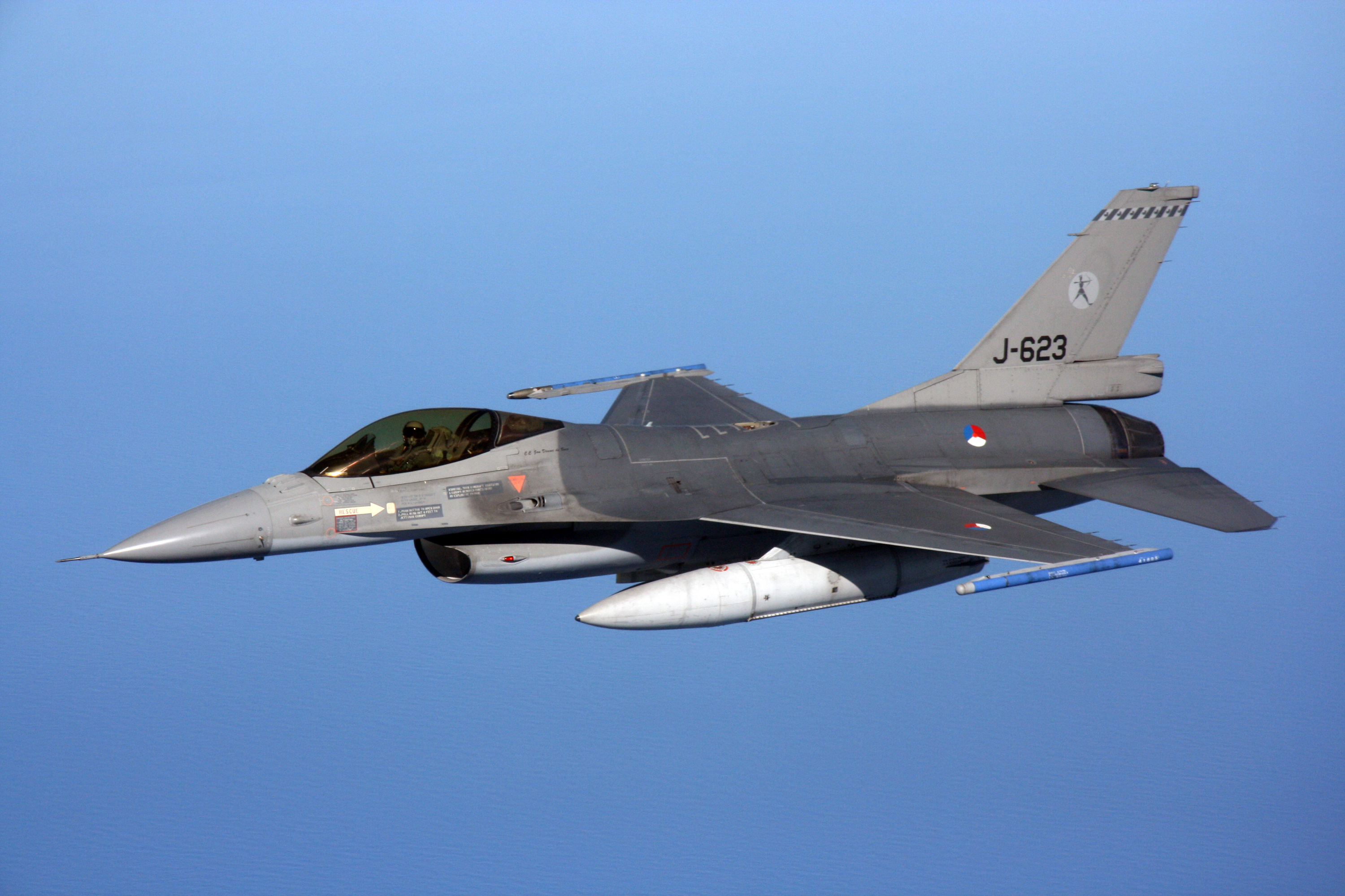Hollanda F-16'sı kendi kendini vurdu | SavunmaSanayiST