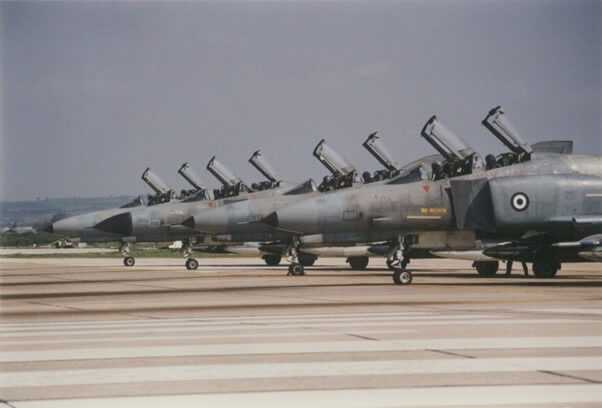 Yunanistan F-4