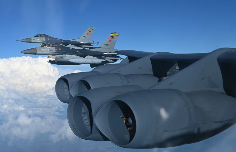 Türk F-16'ları ve ABD Hava Kuvvetlerine Bağlı B-52 Bombardıman Uçağı