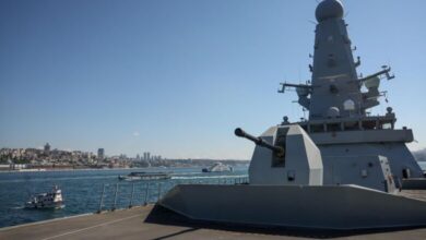 İngiliz Muhribi HMS Defender İstanbul Boğazı'ndan Geçerken