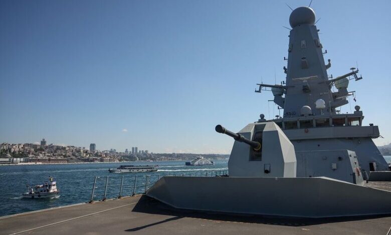 İngiliz Muhribi HMS Defender İstanbul Boğazı'ndan Geçerken