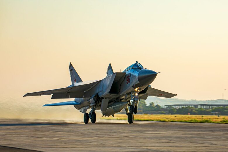 Kinzhal füzesi entegreli MiG-31K savaş uçağı/Suriye/Hmeymim
