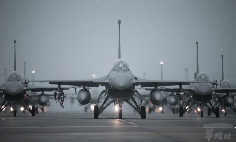 Tayvan F-16V'leridnen Fil Yürüyüşü