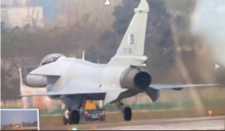 Pakistan'ın İlk J-10 Savaş Uçağı Görüntülendi