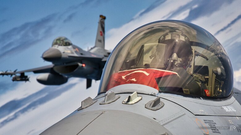 Türk F-16 Savaş Uçağı