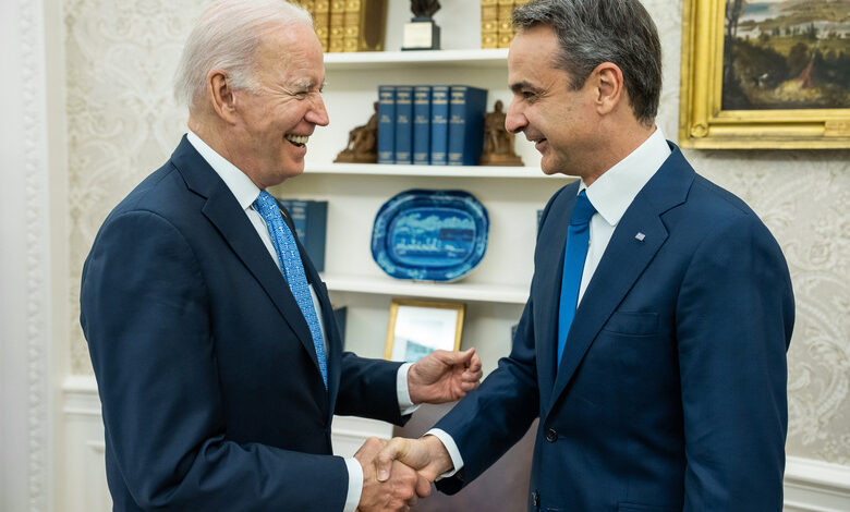ABD Başkanı Biden ve Yunan Başbakanı Miçotakis