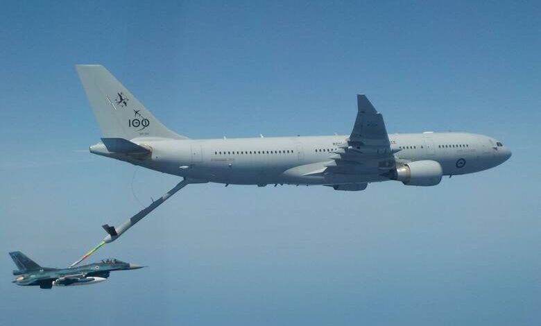 Avustralya’ya ait KC-30A tanker uçağı ve Japonya’ya ait F-2 savaş uçağı yakıt ikmalinde