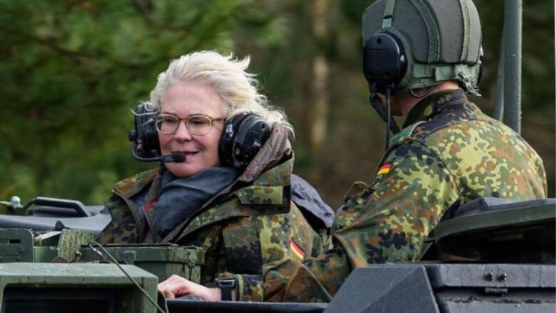 Alman Savunma Bakanı Christine Lambrecht