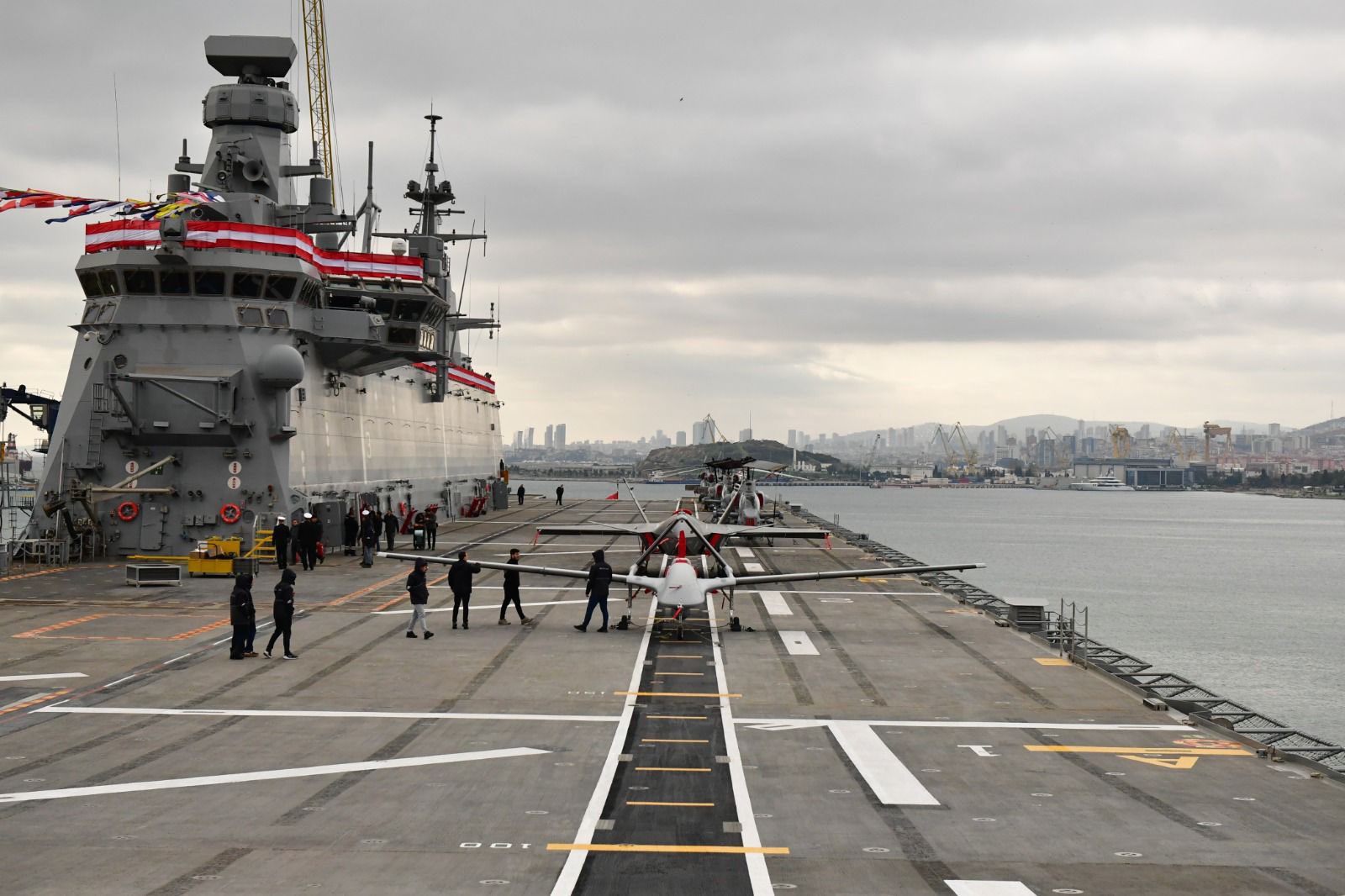 TCG ANADOLU Bayraktar TB3 KIZILELMA