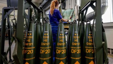 155 mm'lik DM121 top mermilerinin üretimi.