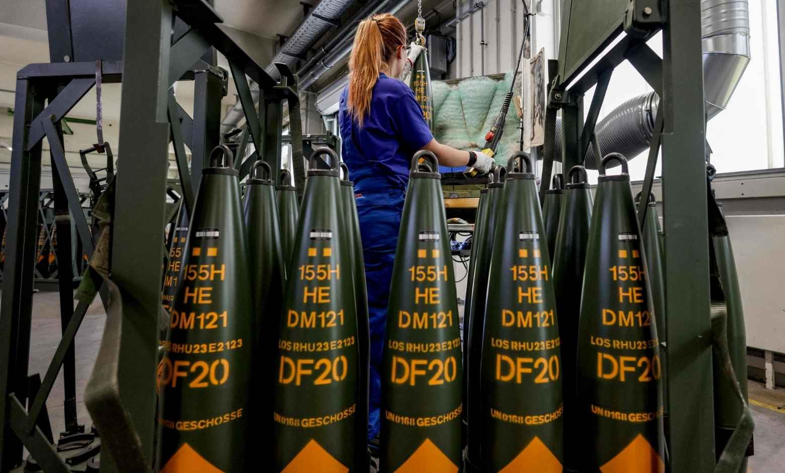 155 mm'lik DM121 top mermilerinin üretimi.