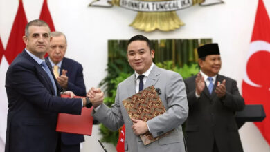 Norman Joesoef (Republikorp) ve Haluk Bayraktar