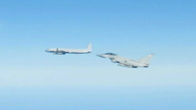İngiliz Kraliyet Hava Kuvvetleri (Kraliyet Hava Kuvvetleri) Typhoon savaş uçağı, NATO hava sahası yakınında, NATO kod adı Coot-A olarak bilinen bir sinyal istihbarat uçağı olan Rus Ilyushin Il-20M'yi durdurdu.