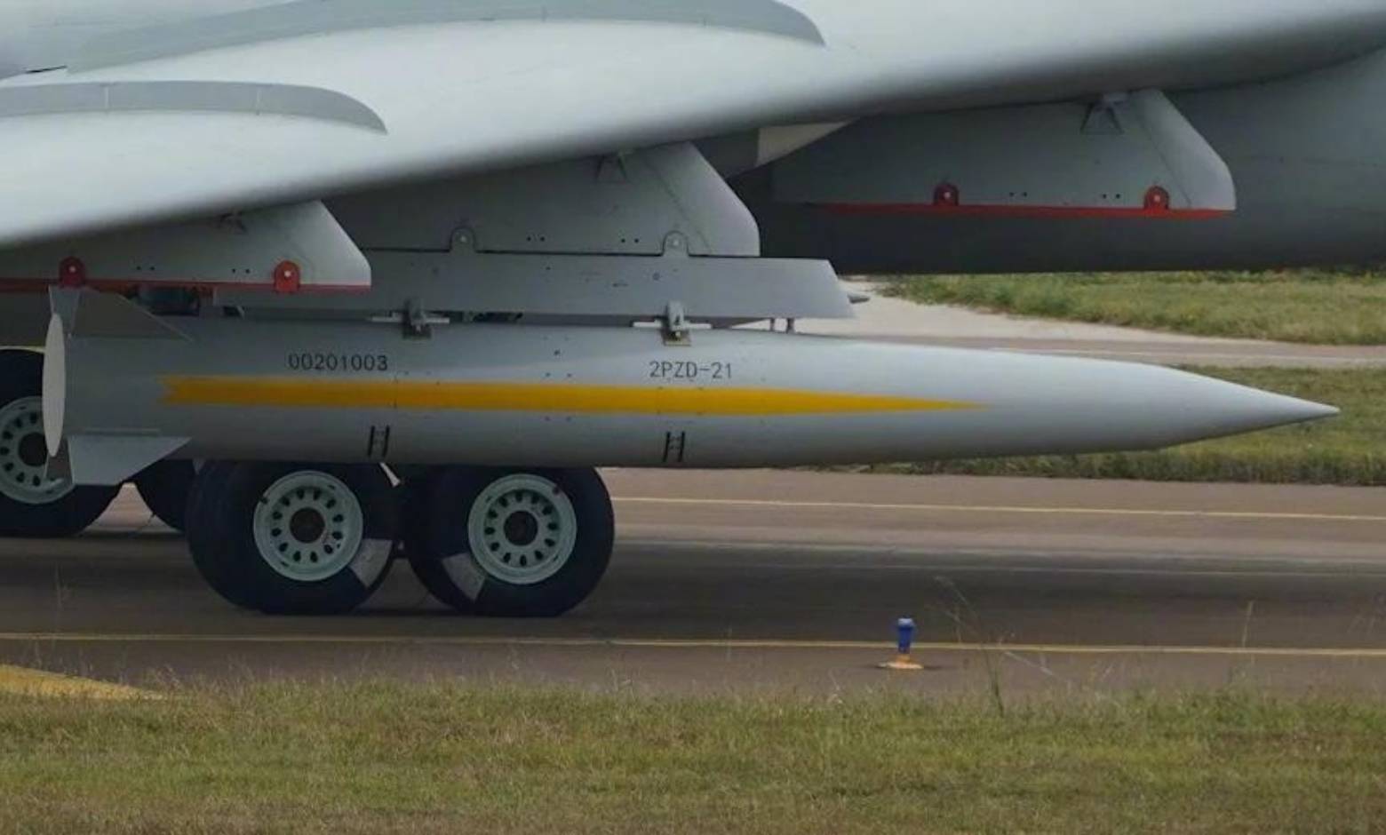 Çin'in KD-21 füzesi ilk kez bir uçakta görüldü