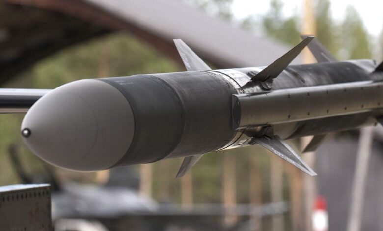 AIM-120C-8 AMRAAM füzesi