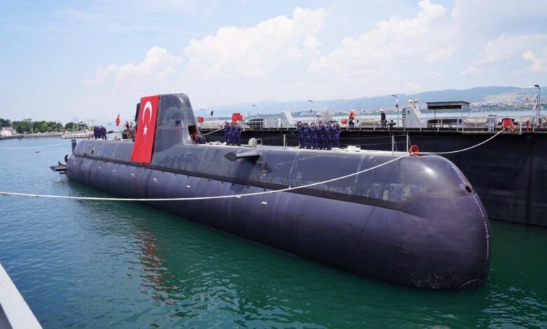 REİS sınıfı denizaltı TCG MURATREİS suyla buluştu