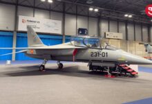 TUSAŞ, FEINDEF'25 Fuarı'nda HÜRJET'in tam ölçekli mock-up modelini İspanyol Hava Kuvvetleri renkleriyle Madrid'de sergiledi.