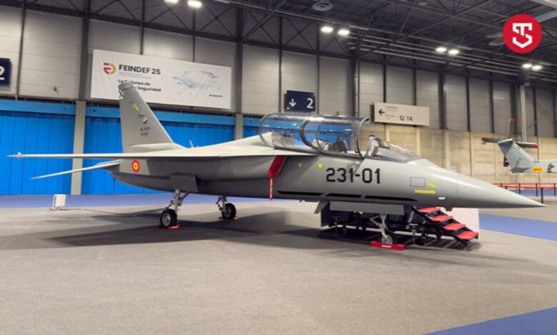 TUSAŞ, FEINDEF'25 Fuarı'nda HÜRJET'in tam ölçekli mock-up modelini İspanyol Hava Kuvvetleri renkleriyle Madrid'de sergiledi.
