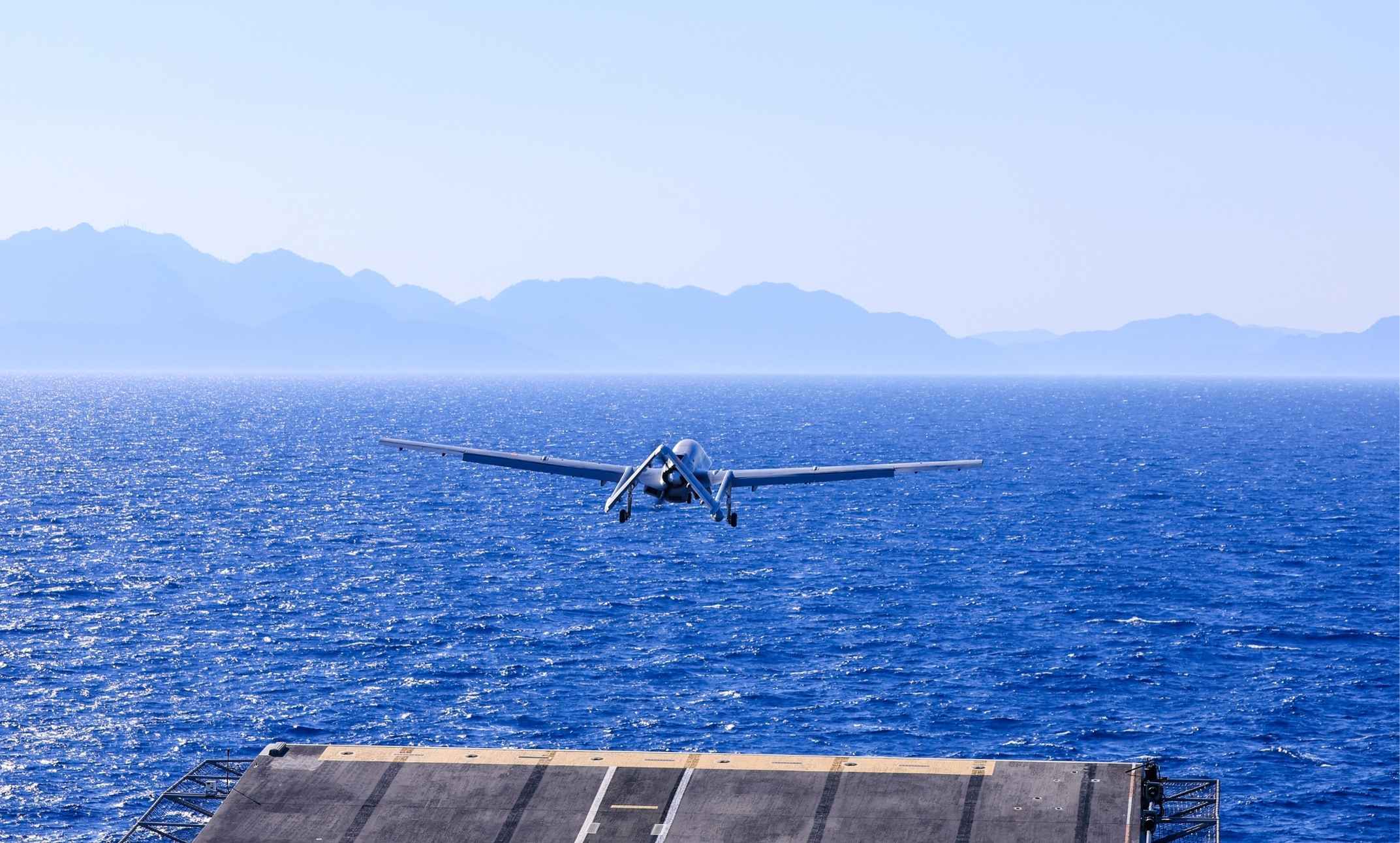 Bayraktar TB3 otonom kalktı TCG Anadolu'da 100 sorti yaptı