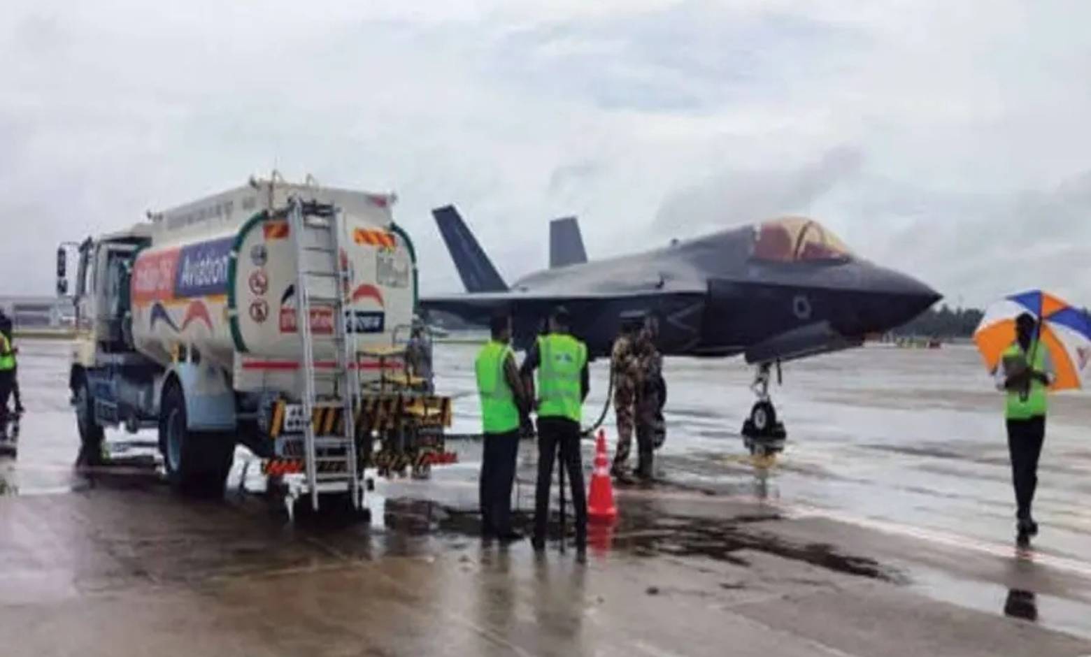 Hindistan'da güven problemi: F-35B pilotu uçaktan ayrılmak istemedi