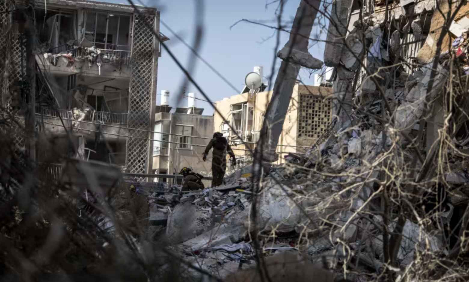 İsrail, Tel Aviv'dekiler de dahil olmak üzere İran füze saldırılarında hasar gören yüzlerce binanın onarımı için yüksek maliyetlerle karşı karşıya.