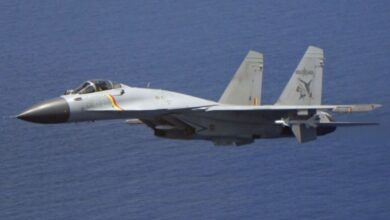 Shandong uçak gemisinden havalanan ve Japonya Öz Savunma Kuvvetleri devriye uçağıyla neredeyse çarpışma tehlikesi yaşayan bir Çin askeri uçağı