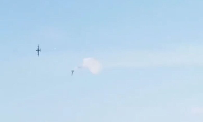 Su-25 yanındaki Su-25’i düşürdü