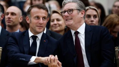 Emmanuel Macron ve Sir Keir Starmer