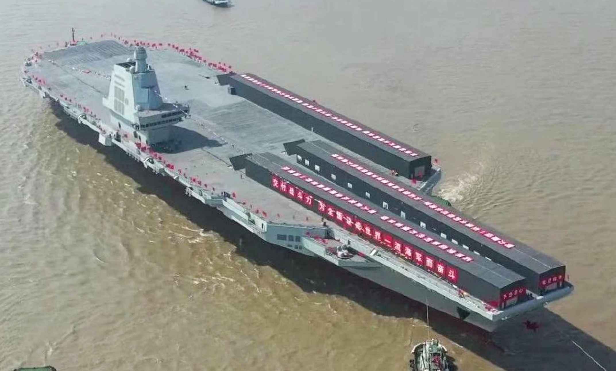 Çin’in üçüncü uçak gemisi Fujian hizmete girdi