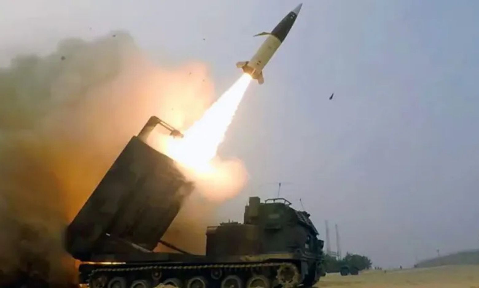 M270 MLRS tarafından atılan ATACMS