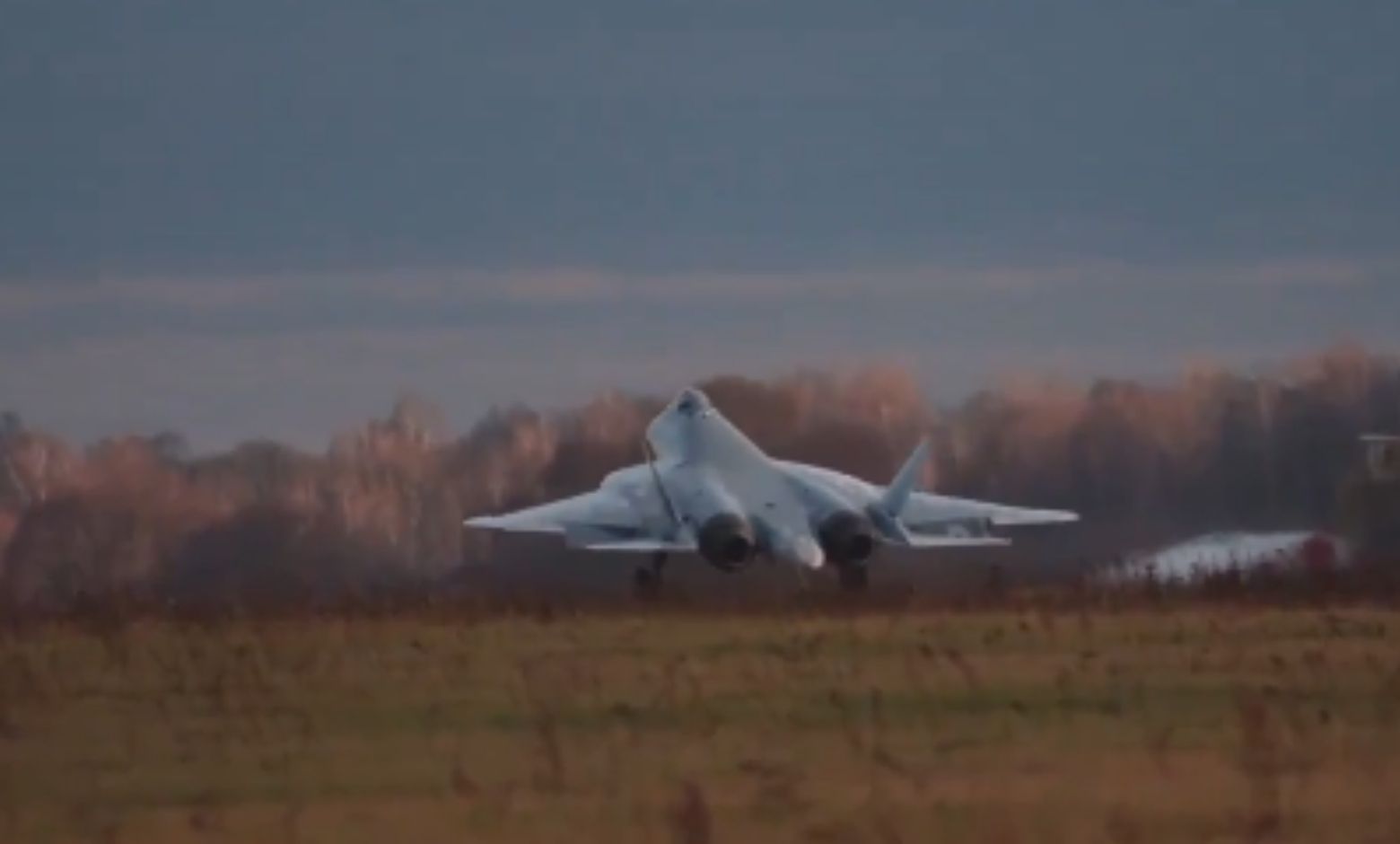 Su-57 savaş uçağı yeni rengiyle tanıtıldı