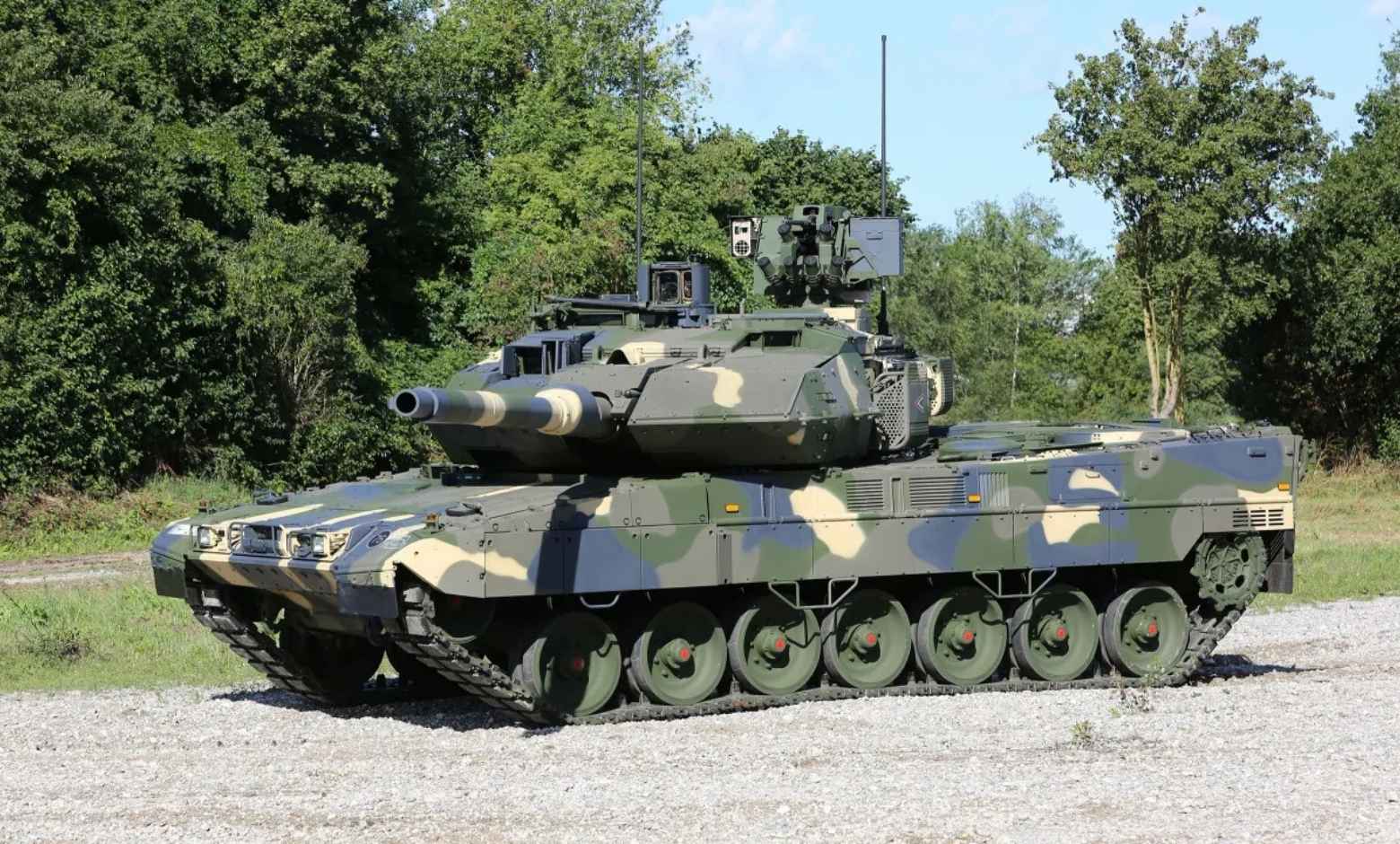 Leopard-2A7HU-tank.jpg