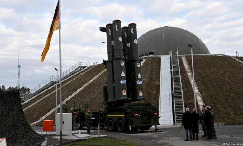 Alman Silahlı Kuvvetleri, Holzdorf Hava Üssü'nde Arrow 3 füze savunma sistemini tanıttı.