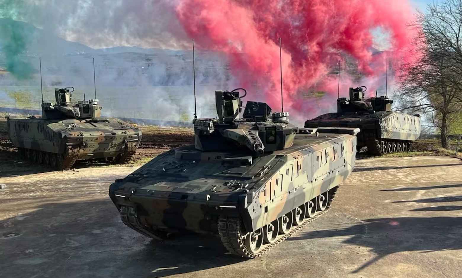 İtalya ilk Lynx zırhlı muharebe araçlarını envantere aldı