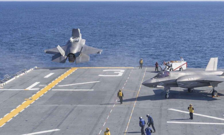F-35B savaş uçağı ilk kez USS Kearsarge amfibi hücum gemisine indi