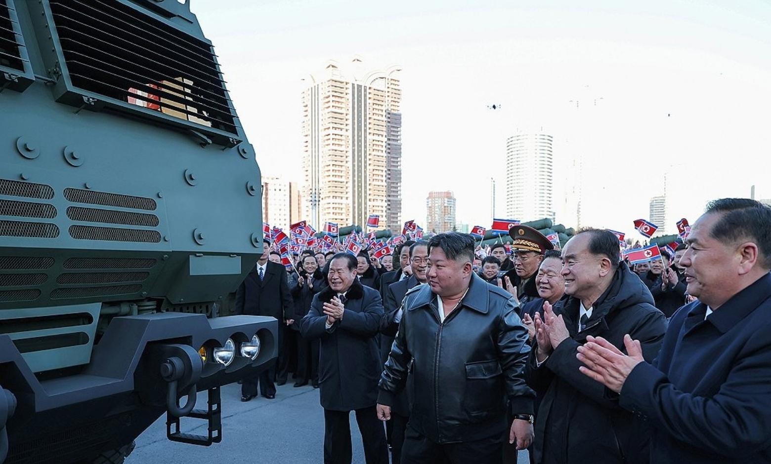 Kuzey Kore KN-25 çok namlulu roketatar sistemi