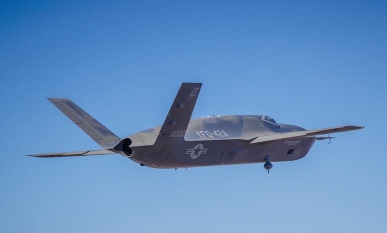 Şu anda uçuş testlerinde olan General Atomics YFQ-42A, piyasada bulunan en az 13 ticari motorla uyumlu olacak şekilde tasarlanmıştır.