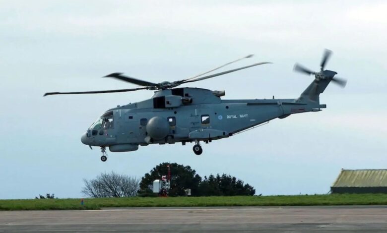 İngiltere Donanması Güney Kıbrıs'a Merlin Crowsnest helikopteri konuşlandırdı